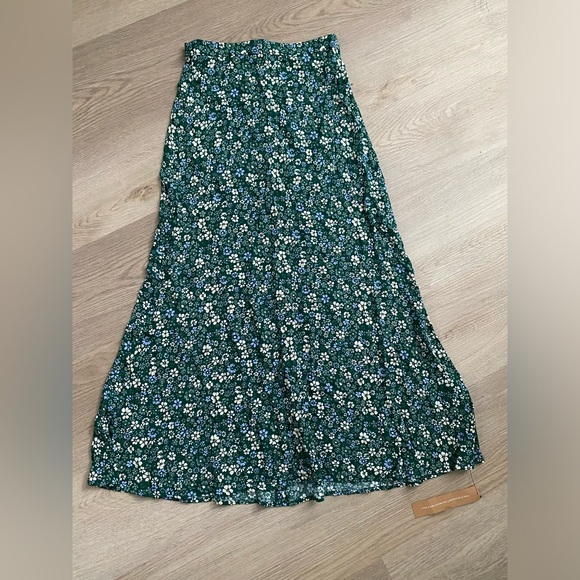 Reformation Bea Skirt in Saskia - Picture 3 of 3